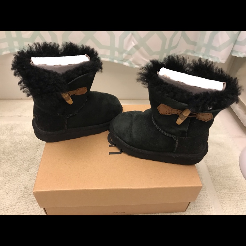 Toddler/kids Uggs Sz8